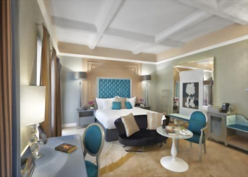 Aria Signature Room with King Bed and Music Garden Balcony View located in the Classical Wing.