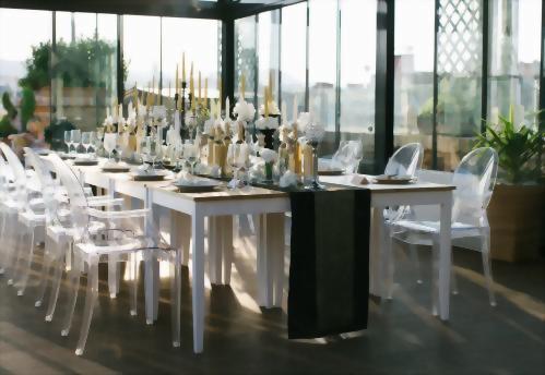 Esküvői asztaldíszek a csodálatos High Note SkyBar Pavilionban