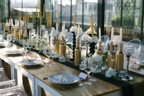 Esküvői vacsora terítés a High Note SkyBar Pavilionban
