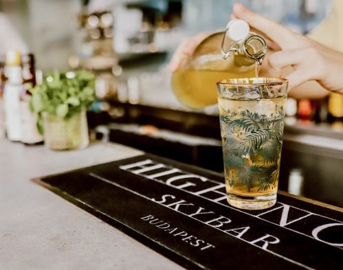 Start your evening with a drink at our High Note SkyBar
